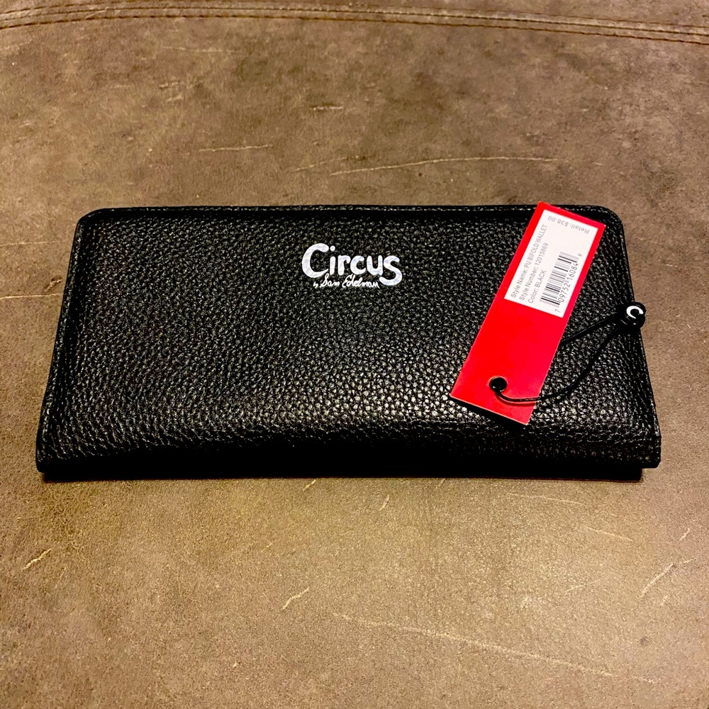Classic NWT Circus by Sam Edelman wallet